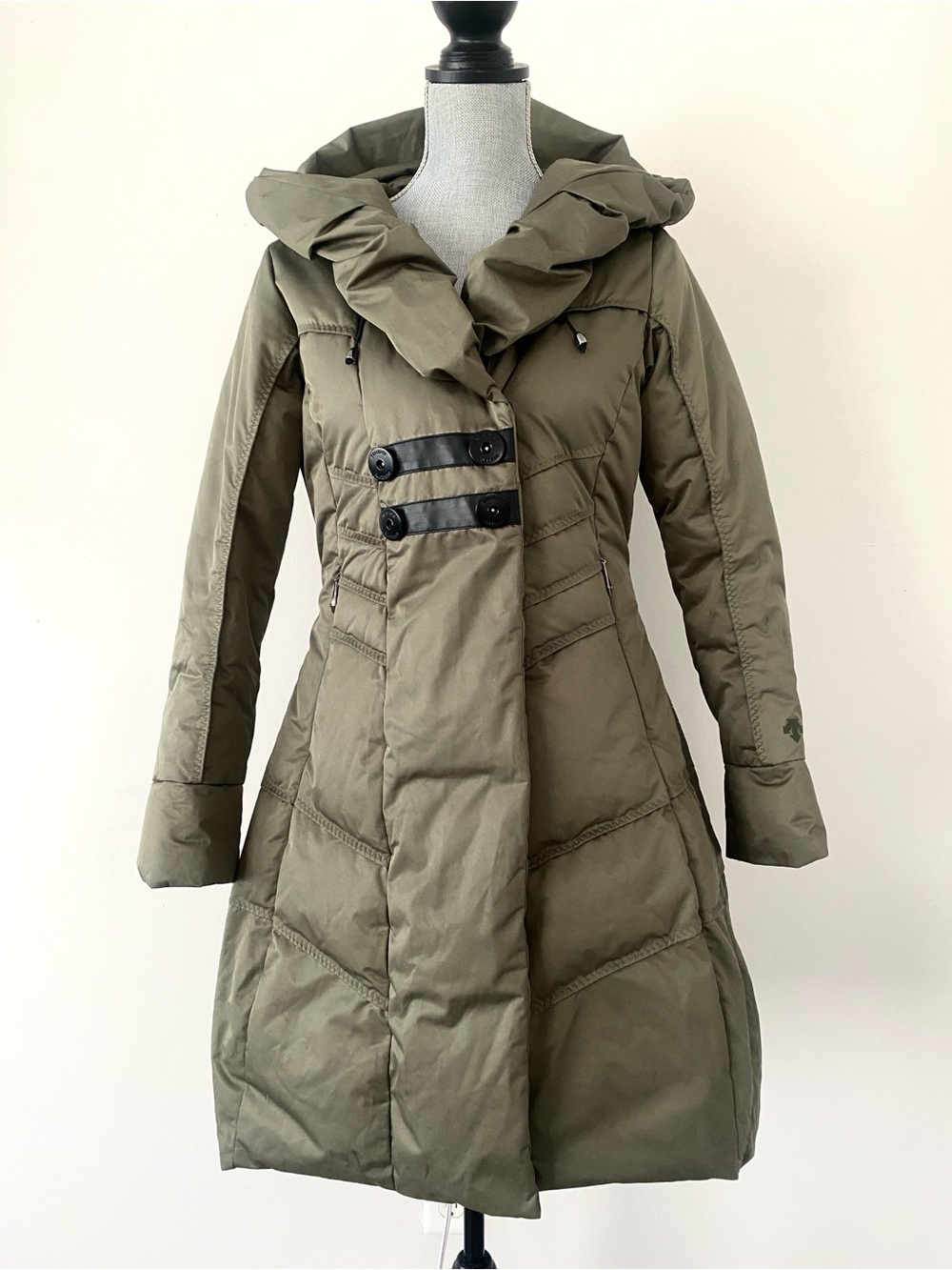Descente Olive Green Hooded Puffer Coat Sz 6 Military Contemporary Edgy Chic